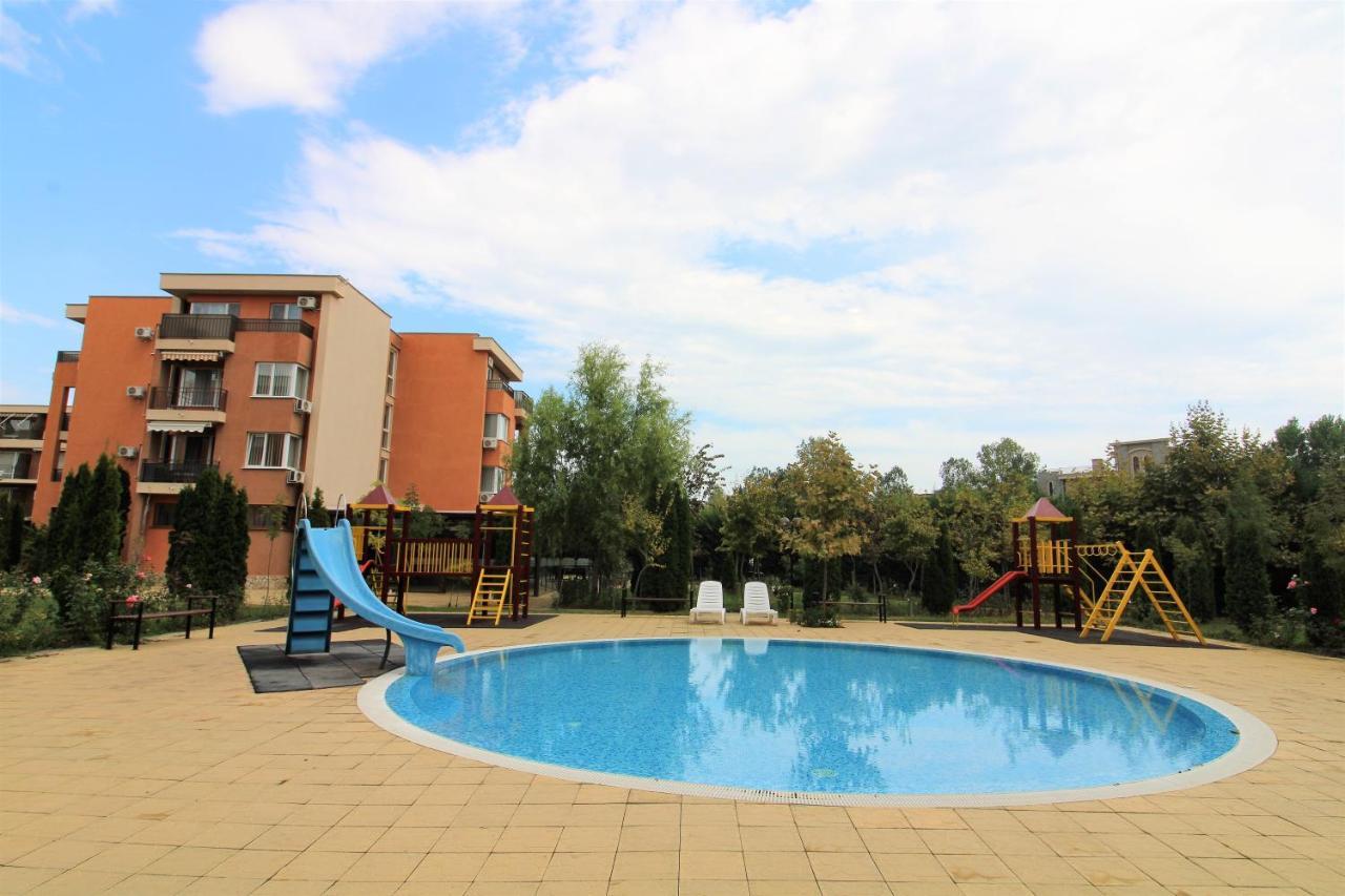 Holiday-Orchid Menada Apartments Pantai Sunny Bagian luar foto