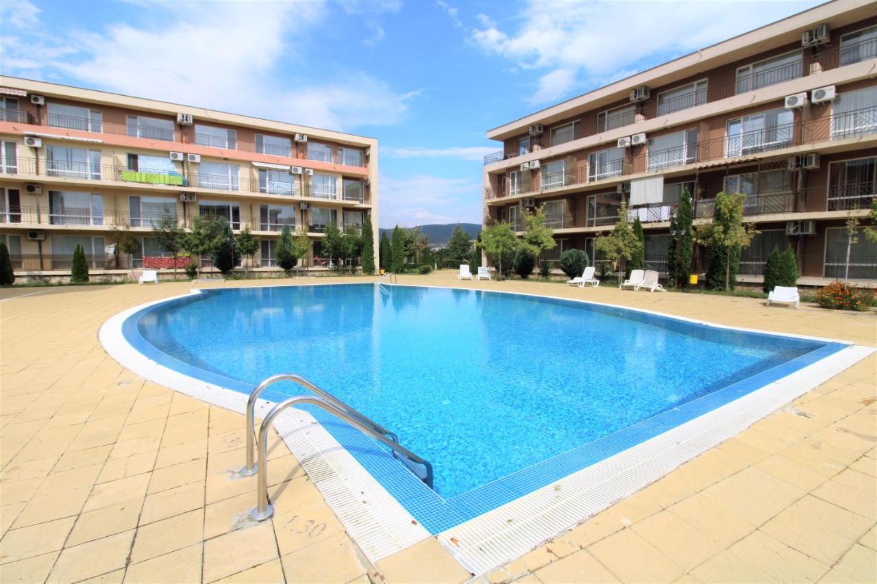 Holiday-Orchid Menada Apartments Pantai Sunny Bagian luar foto