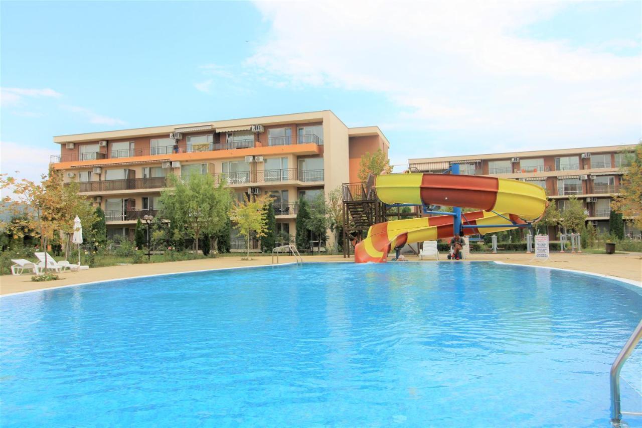 Holiday-Orchid Menada Apartments Pantai Sunny Bagian luar foto