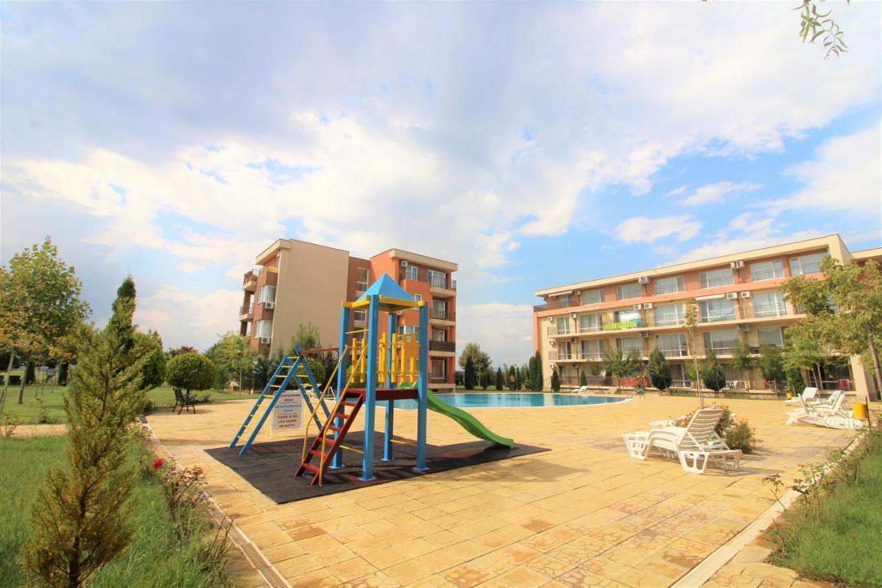 Holiday-Orchid Menada Apartments Pantai Sunny Bagian luar foto