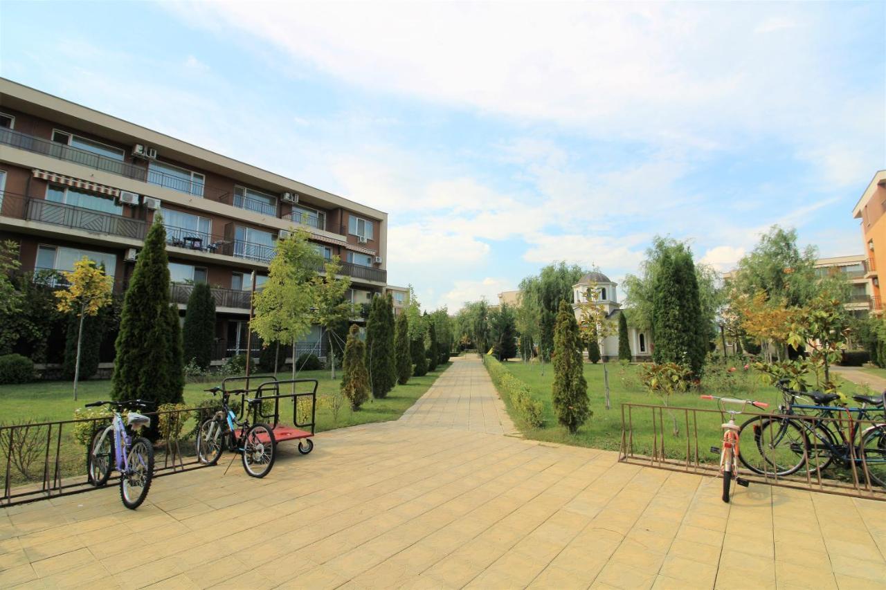 Holiday-Orchid Menada Apartments Pantai Sunny Bagian luar foto