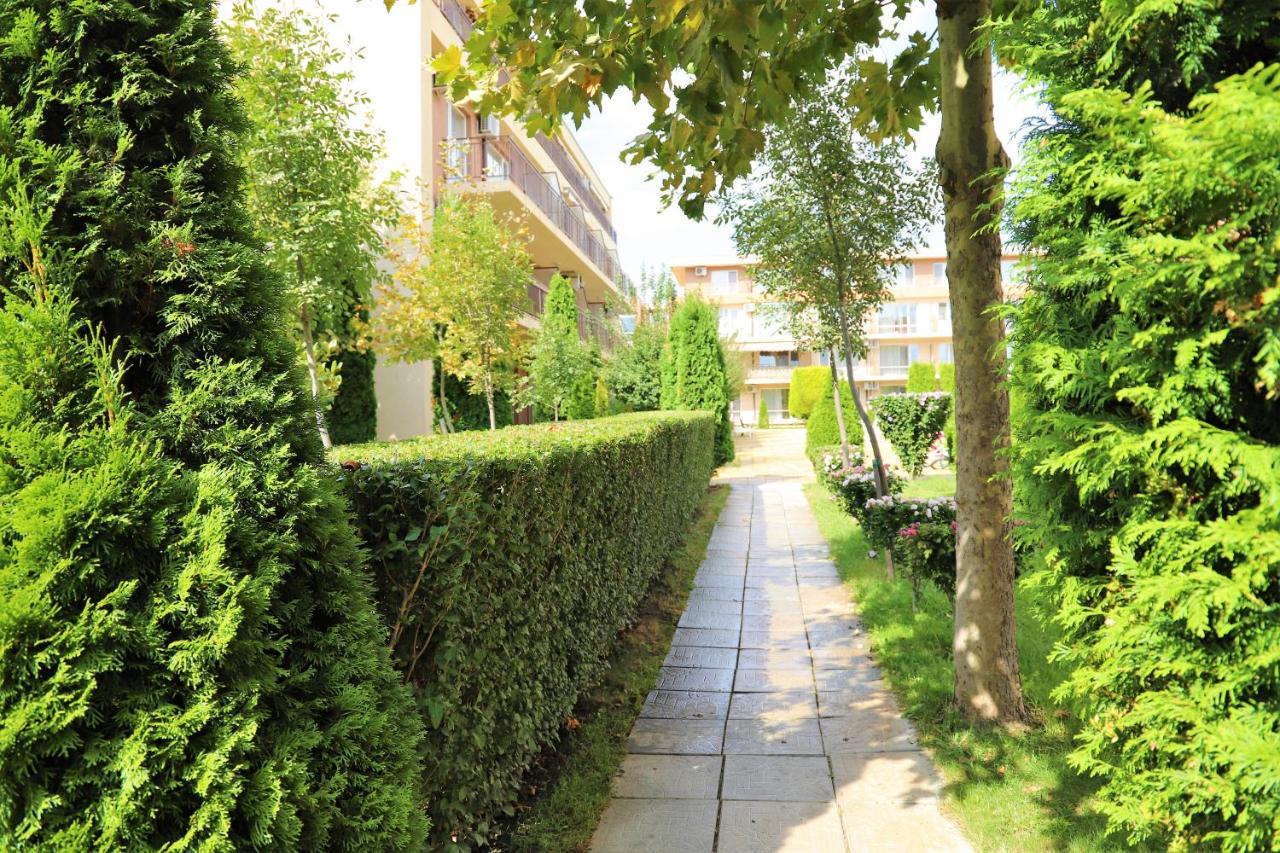 Holiday-Orchid Menada Apartments Pantai Sunny Bagian luar foto