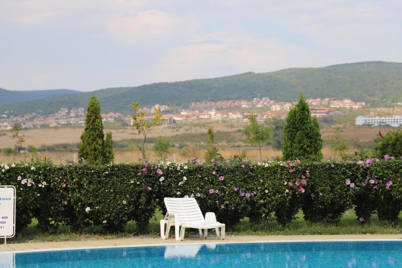 Holiday-Orchid Menada Apartments Pantai Sunny Bagian luar foto